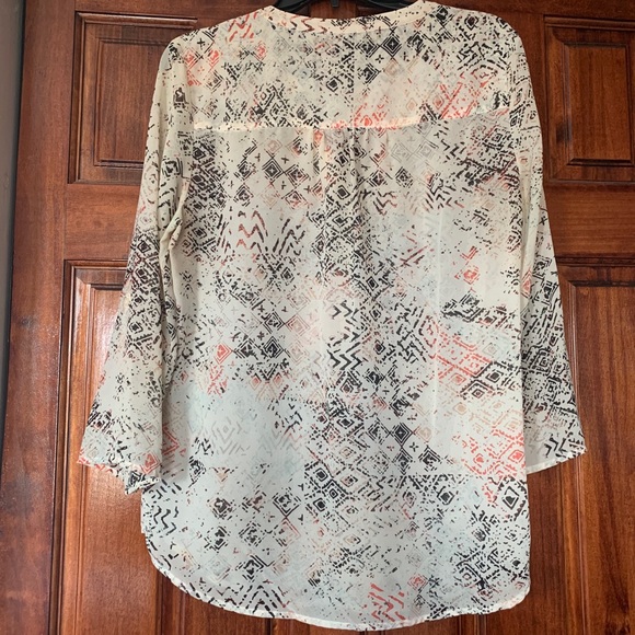 Maurice’s Patterned 3/4 Sleeve Blouse - Picture 3 of 4